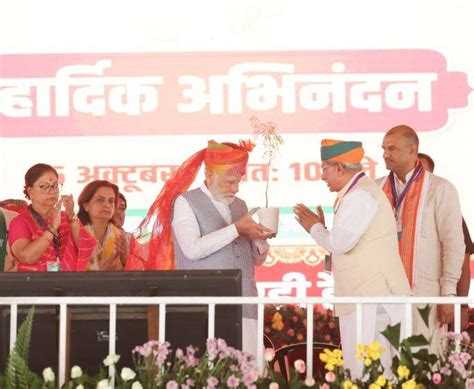 Congress loves its vote bank more than interest of people: PM Modi in ...