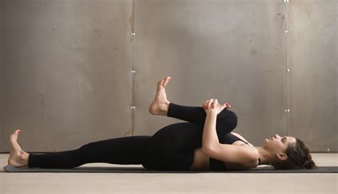 5 Spine Stretches That Your Back Needs - lifeberrys.com