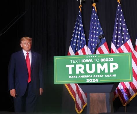 Trump Tells Iowa DeSantis Is 'Globalist Sellout' | Newsmax.com