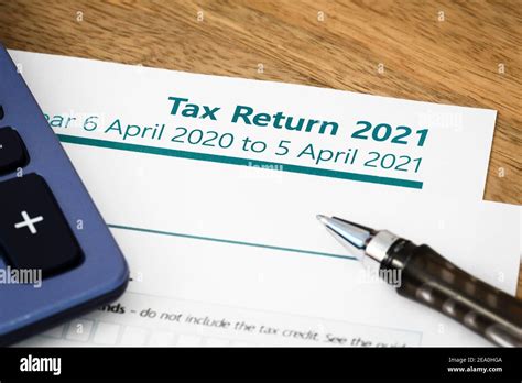 UK HMRC self assessment income tax return form 2021 Stock Photo - Alamy