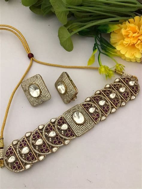 Buy Choker Necklace Set Online - Ishhaara