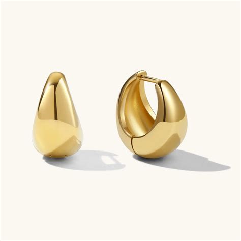 Salve Classic Round Chunky Huggie Hoop Earrings
