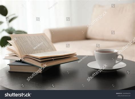 1,075,044 imágenes de Book and table - Imágenes, fotos y vectores de ...