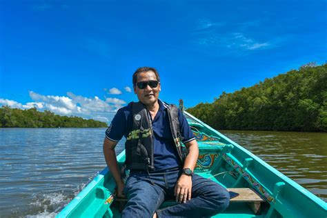 Man With Boat Photos, Download The BEST Free Man With Boat Stock Photos & HD Images