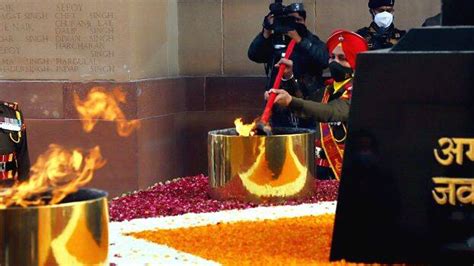 Flame at Amar Jawan Jyoti at India Gate merged with National War ...