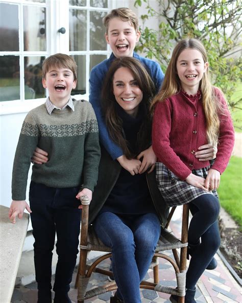 Royal fans convinced that Kate Middleton’s new post-surgery family pic is fake