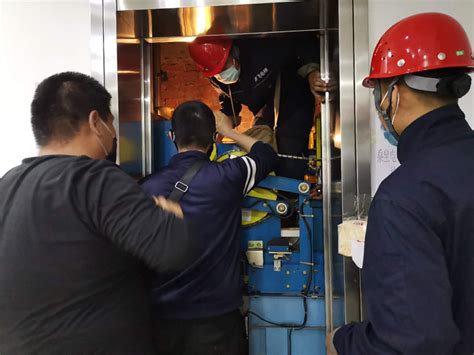 德惠市市场监管局开展电梯应急救援演练