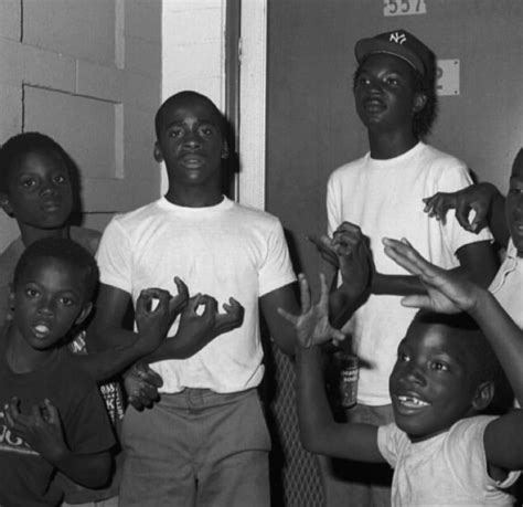 Crip Gang Hand Signals at Lilly Goffage blog