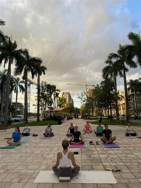 Yoga al atardecer - Downtown Doral y via Zoom - Martes 03/26, Downtown ...