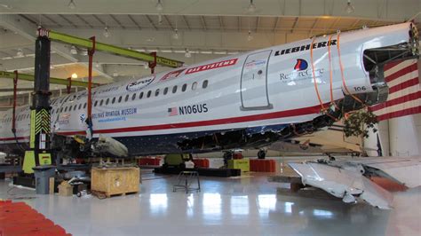 File:US Airways Flight 1549 being towed.jpg - Wikimedia Commons