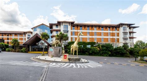 CHESSINGTON SAFARI HOTEL (Surrey) - Hotel Reviews, Photos, Rate ...