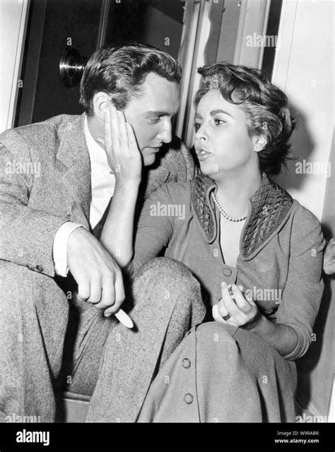 Giant 1956 elizabeth taylor hi-res stock photography and images - Alamy