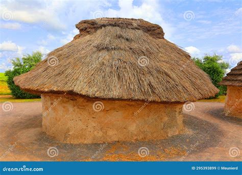 Neolithic Houses. Stonehenge Was Built Editorial Stock Image - Image of built, salisbury: 295393899