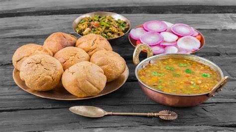 Litti Chokha Recipe: ऐसे बनाएं बिहार का स्पेशल लिट्टी-चोखा, स्वाद चखने ...