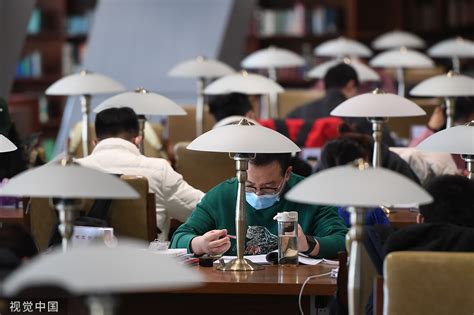 太原:研究生考试将至 考研学子图书馆内备考 - 图片 - 海外网
