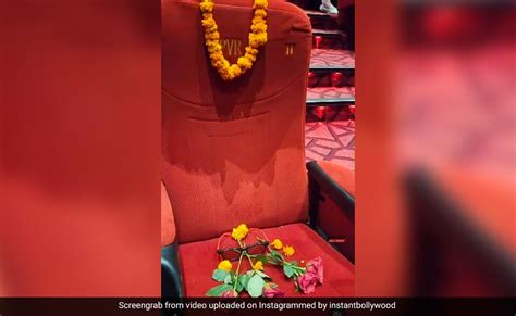 हनुमान जी के लिए सीट रिजर्व कर ट्रोल हुए आदिपुरुष मेकर्स, लोग बोले - ये ...