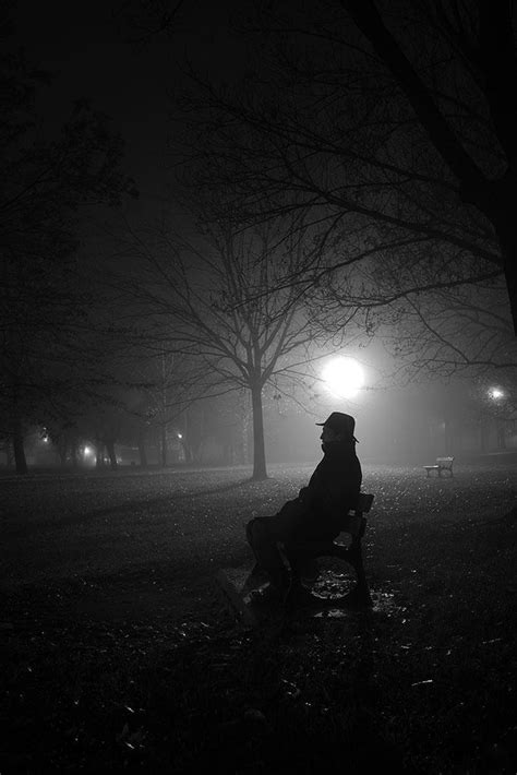 一个人落寞的图片一个人落寞的背影图片2022已更新今日热点