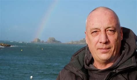 En Finistère, ce photographe a suivi la reconstruction d’une balise en ...