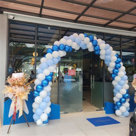 Grand Opening Balloon Arch