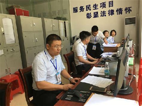 海南三亚市政府为每个村居委会配备1名常年法律顾问 村居民家门口获法律服务-中国长安网