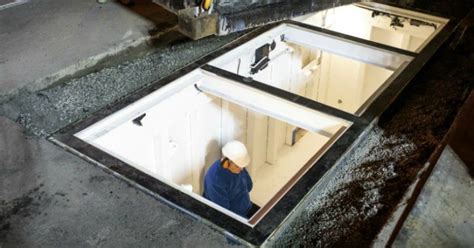 73-YO Artiste Fasts Inside A Box Trapped Under The Road For Three Days ...