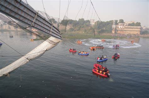 开放仅5天就坍塌，3D还原印度大桥坍塌事故|印度|坍塌_新浪新闻