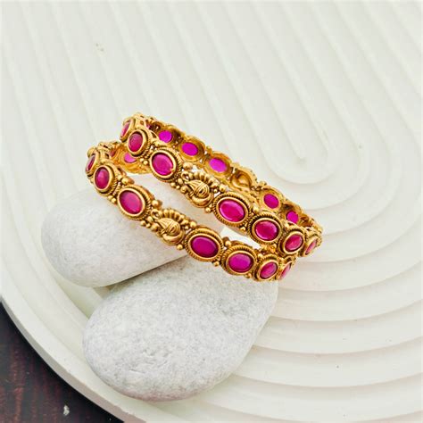 2 PCs Bangles with Swan Motif in vintage look