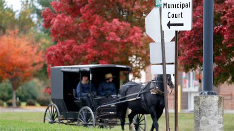 Some Amish balk at new Ohio law requiring lights on buggies