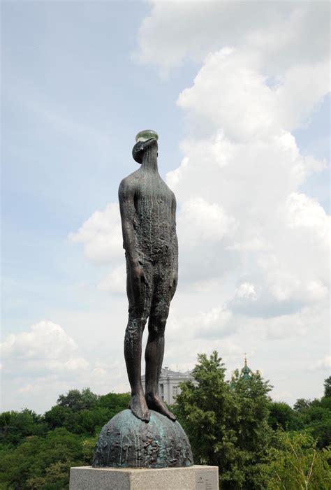 乌兰克艺术家的雕塑作品“雨” / Nazar Bilyk|雕塑|艺术家|乌兰_新浪新闻