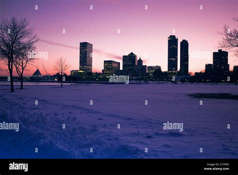 Downtown milwaukee sunset hi-res stock photography and images - Alamy