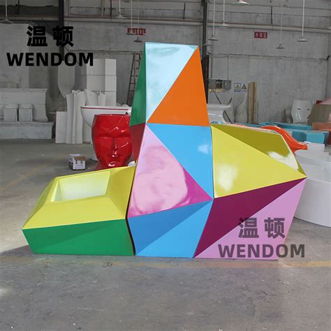 玻璃钢异形美陈花钵 - 深圳市温顿艺术家具有限公司