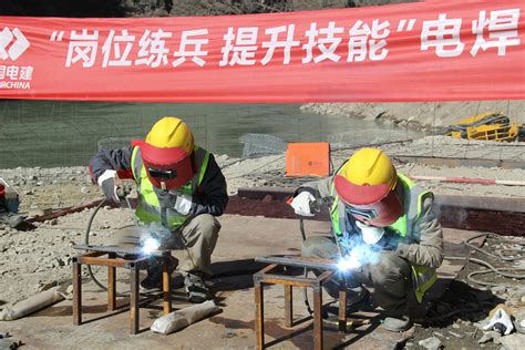 中国水利水电第一工程局有限公司 基层动态 滇中引水楚雄7标3名一线工人被评为“优秀一线工人”