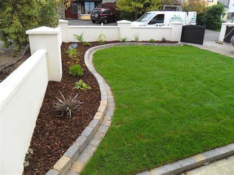 Wonderful Free curved Raised Garden Bed Strategies | Brick landscape ...