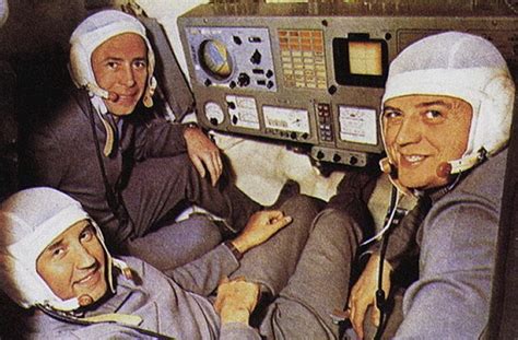 宇宙飞船返回舱空气泄漏 3名宇航员急性缺氧 20秒后体液沸腾身亡