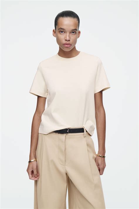 COS Collections – Wardrobe Essentials: Women’s T-shirts | COS