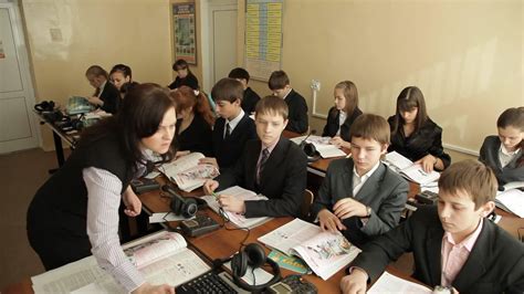 俄罗斯各行各业的顶尖人才工资有多高？教师可以得到超过10万卢布_人民币
