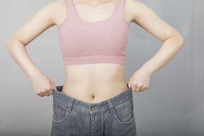 【懒人减肥法】学会这么喝水真的会瘦！让你7天掉3-5斤！养成易瘦体质！