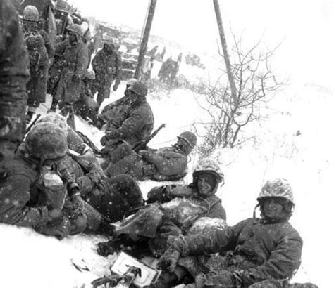 电影剧组拍摄抗美援朝九兵团冰雕连牺牲的场景！
