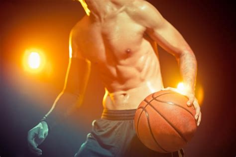 The Man Playing Ball 的图像结果