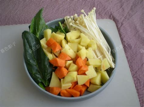 【图文】蔬菜汤的做法_蔬菜汤的家常做法_蔬菜汤怎么做好吃_做法步骤,视频_美味健康的蔬菜汤-美食天下