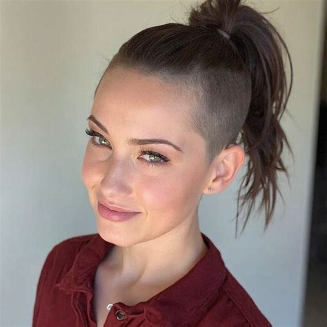 Pin by Eva Mannien on Kapsels in 2025 | Half shaved hair, Short fade ...