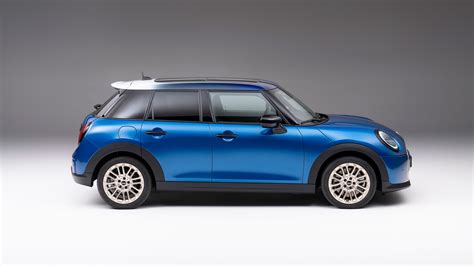 New Mini Cooper: five-door version revealed