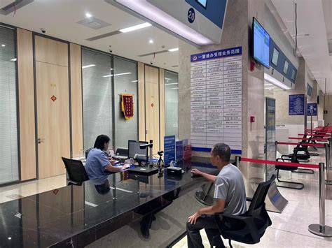 广西柳州公安打造“警务超市” “一窗通办”五类业务
