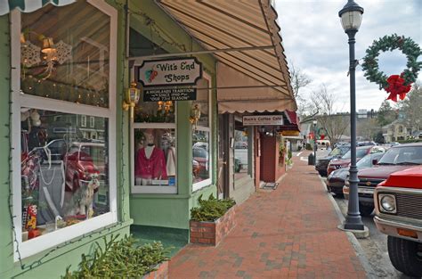 Downtown Highlands NC shops | Highlands nc, North carolina homes ...