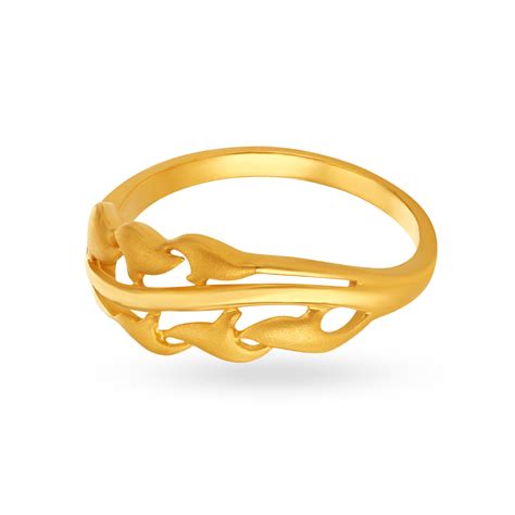 Stylish 22 Karat Yellow Gold Wave Patterned Finger Ring