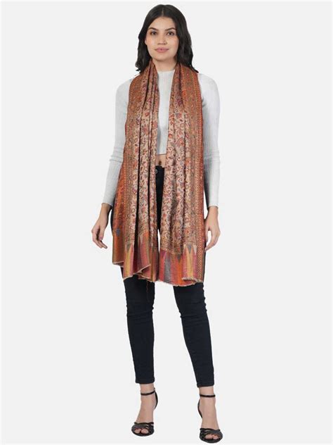 6 Beautiful Chanderi Silk Shawl Designs For Winter | Herzindagi