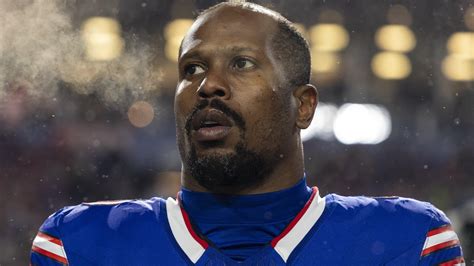 Commanders' Von Miller gets layered $6.1 million to $10.5 million ...