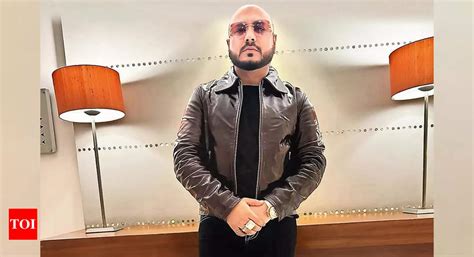 Bahut hi dukh hua: B Praak on stage collapse at Kalkaji Mandir | Hindi ...