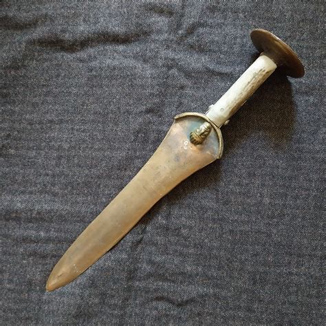 Celtic Dagger from Fossie der Gabelkönig | Kelten, Archäologie, Messer ...