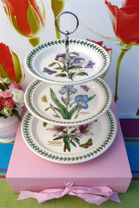 Pin by Marian Bergwerff on Etagere | Afternoon tea parties, Afternoon ...